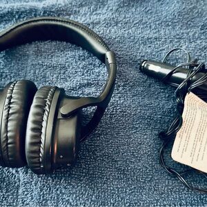 Like New Cordless Sharper Image Black Over-Ear Headphones for TV